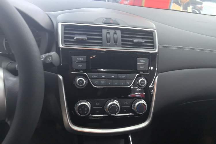 Used Nissan Tiida 2021 1.6L CVT Cool Edition
