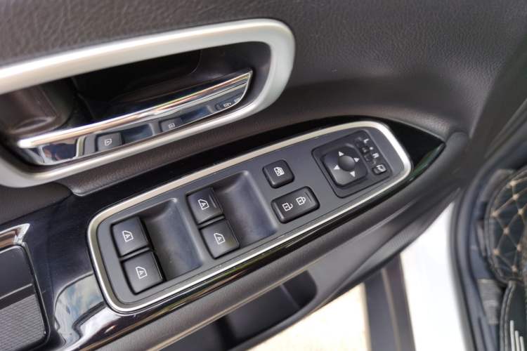 Used Mitsubishi Outlander 2019 2.0L Two-Wheel Drive Comfort Edition 5 Seats China VI Standard
