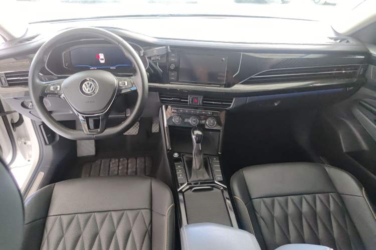 Used Volkswagen Passat 2019 330TSI Luxury Edition China VI Standard
