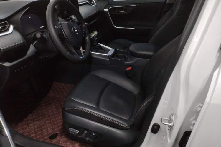 Used Toyota RAV4 2023 2.0L CVT Two-Wheel Drive Fashion Plus Edition
