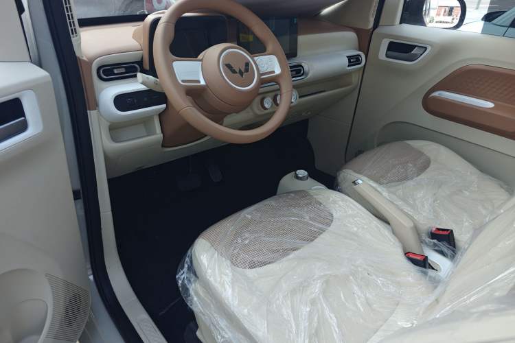 Used Wuling Hongguang MINIEV 2024 3rd Generation 215km Advanced Version
