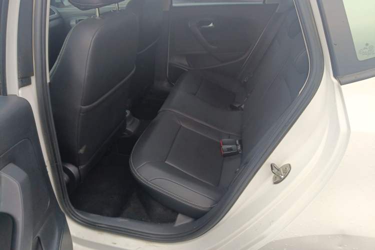 Used Volkswagen Polo 2016 1.6L Automatic Comfort Model
