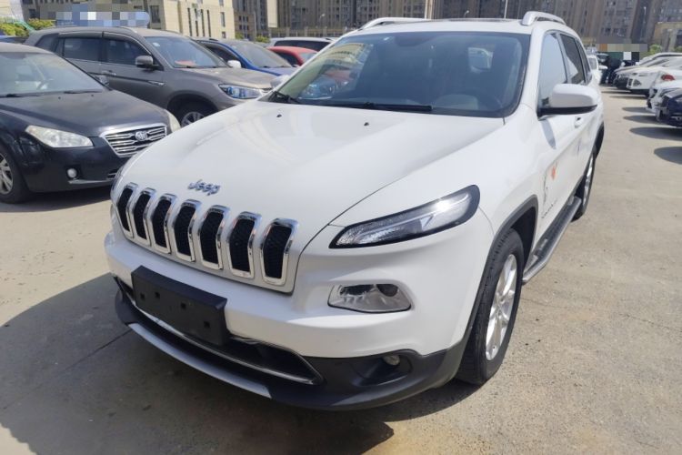 Used  Cherokee 2017 2.4L Leading Smart Edition
