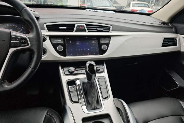 Used Geely Auto Emgrand X7 Sport 2018 1.8TD Automatic Two-Wheel Drive Smart Connect 4G Internet Edition