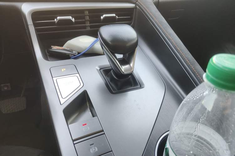 Used Roewe D5X DMH 2024 135 Tech Edition