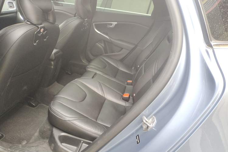 Used Volvo V40 2018 T3 Zhiyi Edition
