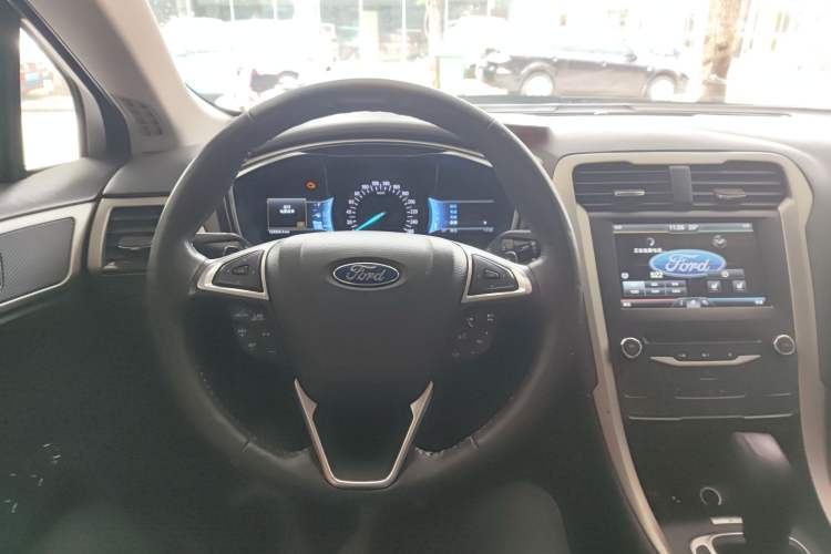 Used Ford Mondeo 2013 2.0L GTDi 200 Luxury Model
