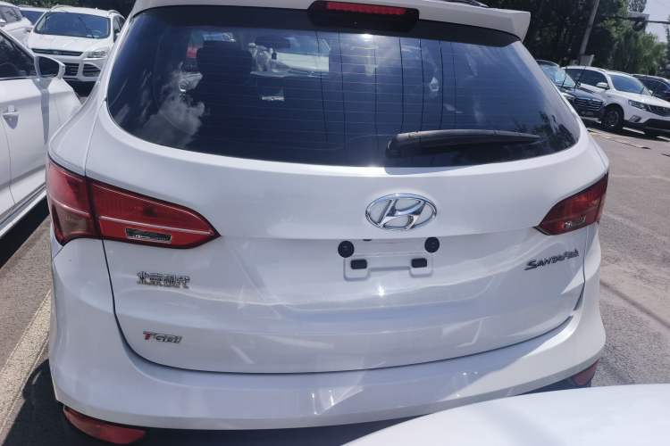 Used Hyundai Santa Fe 2015 2.0T Automatic Two-Wheel Drive Smart Version 5 Seats
