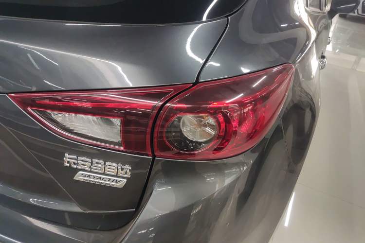 Used Mazda Mazda 3 Axela 2017 Hatchback 1.5L Automatic Comfort Model Emission Standard China V
