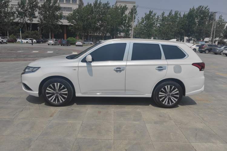 Used Mitsubishi Outlander 2021 Revised Version 2.0L Two-Wheel Drive Comfort Edition 5 Seats
