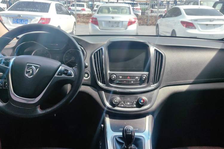 Used Baojun 560 2015 1.8L Manual Luxury Model
