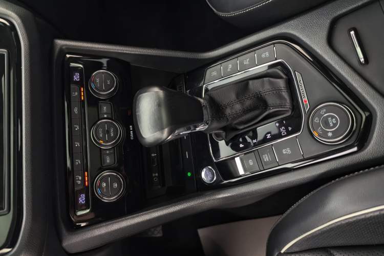 Used Volkswagen Tiguan L 2017 380TSI Automatic All-Wheel Drive Supreme Flagship Edition
