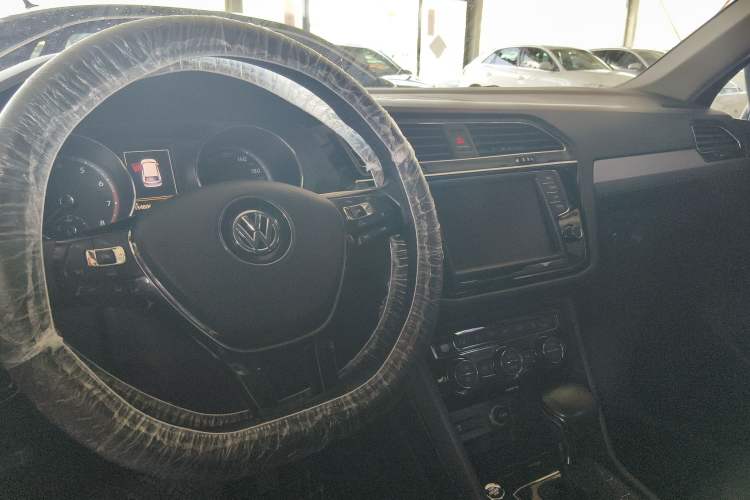 Used Volkswagen Tiguan L 2018 330TSI Automatic Two-Wheel Drive Luxury Edition
