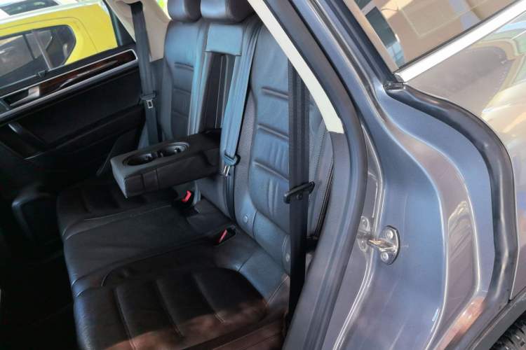 Used Volkswagen Touareg 2011 3.0 TSI Comfort Version
