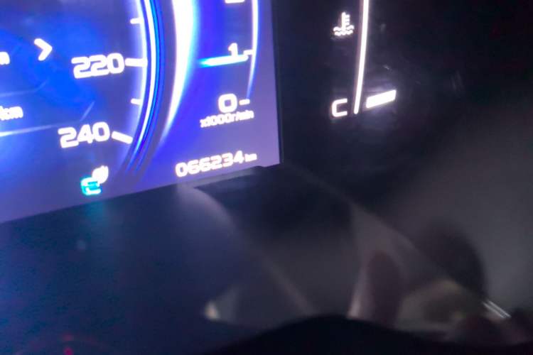 Used Geely Auto Emgrand X7 Sport 2020 1.8TD DCT Two-Wheel Drive Smart Connect 4G-Enabled Version
