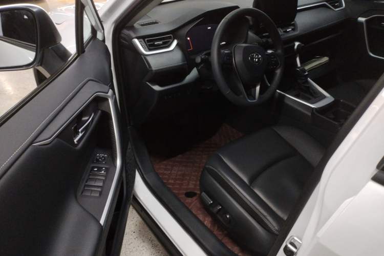 Used Toyota RAV4 2023 2.0L CVT Two-Wheel Drive Fashion Plus Edition
