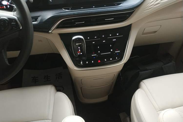 Used Buick GL8 2020 Avenir Avia 7-Seater Deluxe Edition
