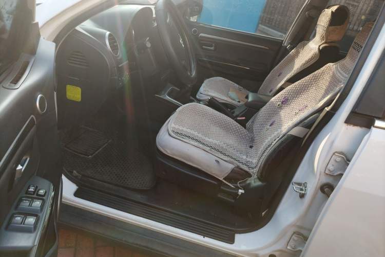 Used Haval H5 Classic 2013 Zhizun Edition 2.0L Manual Two-Wheel Drive Entry-Level Model
