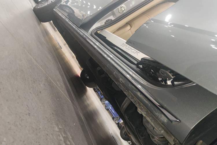 Used Buick GL8 2023 Land Executive Class Deluxe Model
