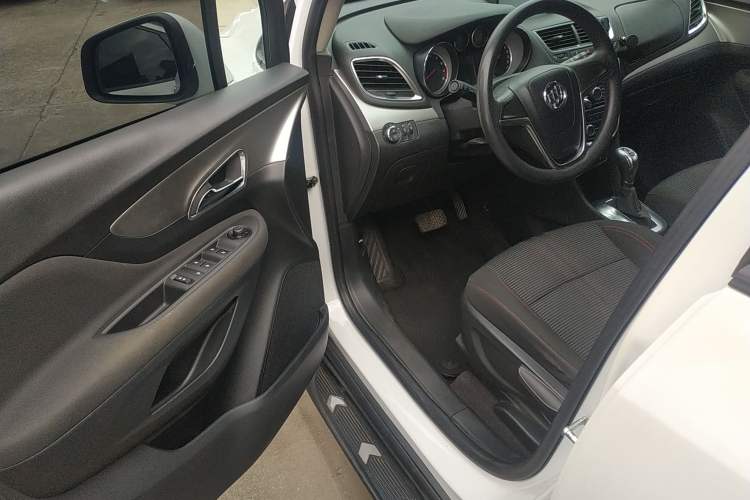 Used Buick Encore 2015 1.4T Automatic Two-Wheel Drive Urban Elite Version
