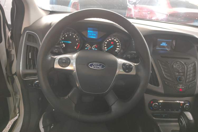 Used Ford Focus 2012 Sedan 1.6L Automatic Fashion Edition

