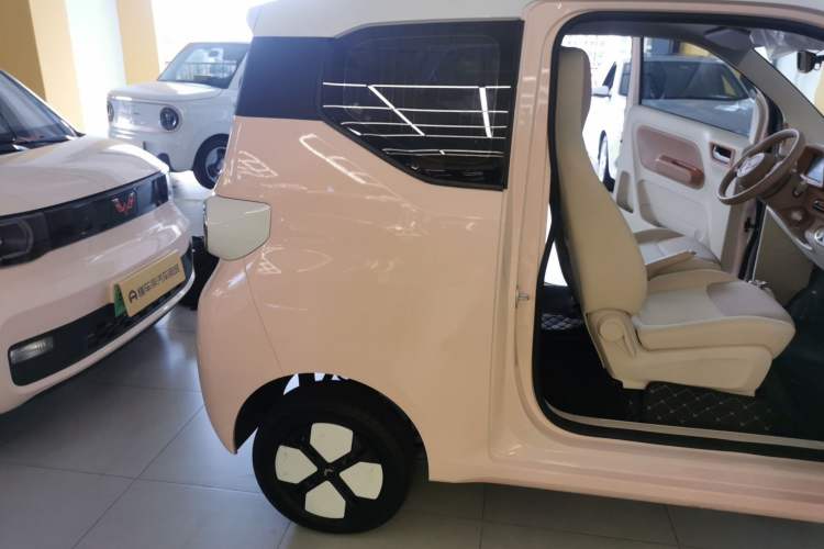 Used Wuling Hongguang MINIEV 2024 3rd Generation 215km Advanced Version
