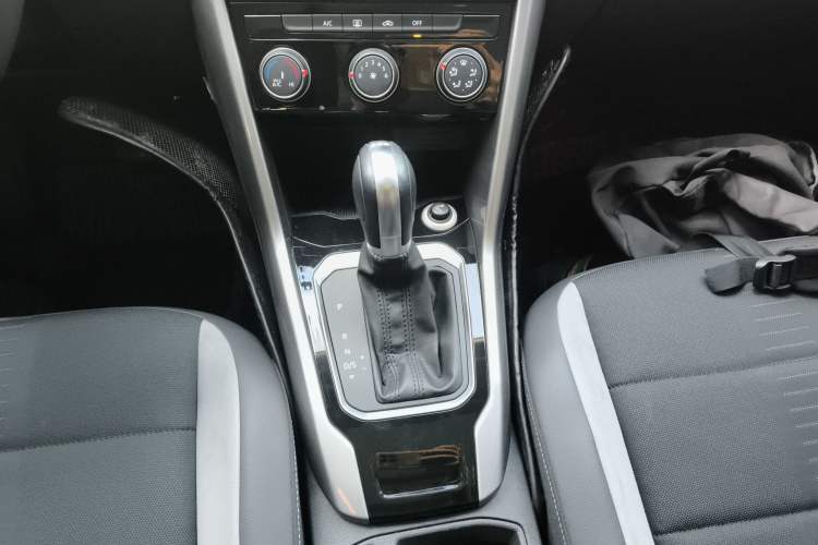 Used Volkswagen T-ROC 2019 230TSI DSG Two-Wheel-Drive Advanced Version China VI Standard