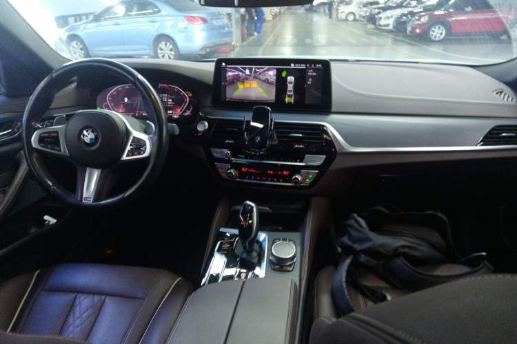 Used BMW 5 Series 2021 Facelifted 530Li Leading Edition M Sport Package
