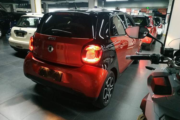 Used  forfour 2016 0.9T 66 kW Pioneer Edition
