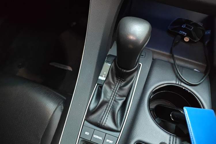 Used Toyota Avalon 2019 Dual-Engine 2.5L Luxury Edition China VI Standard
