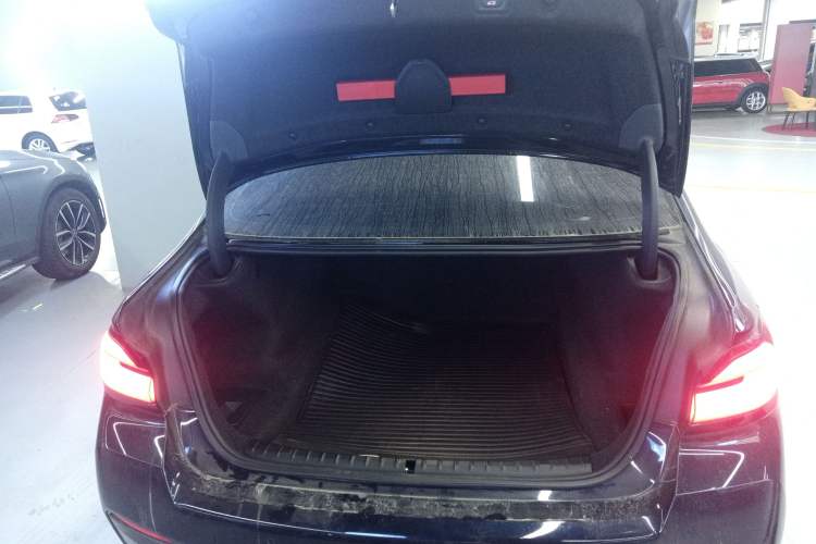 Used BMW 5 Series 2021 Facelifted 530Li Leading Edition M Sport Package
