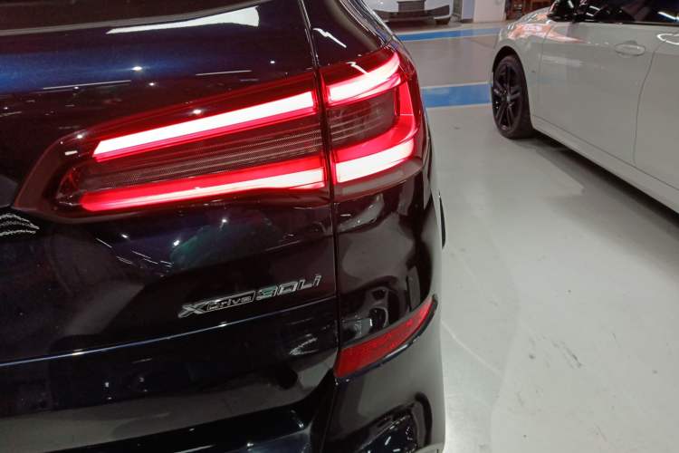 Used BMW X5 2022 Restyled xDrive 30Li Luxury Version M Sport Package
