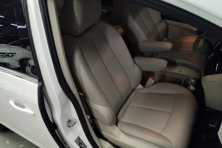 Used Buick GL8 2021 Land Cruiser Executive Class 652T Comfort Model
