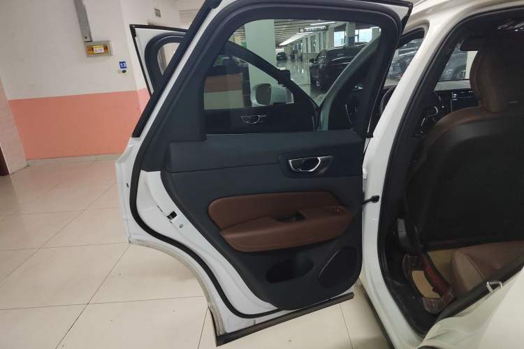 Used Volvo XC60 2024 B5 4x4 Smart Luxury Edition
