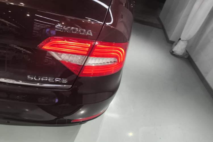 Used Skoda Superb 2013 1.8TSI Automatic Yashi Edition
