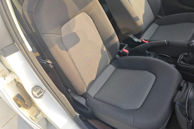 Used Volkswagen Jetta 2015 Value Edition 1.6L Manual Fashionable Style
