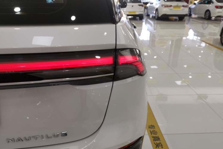 Used Lincoln Nautilus 2023 2.0T All-Wheel-Drive Luxury Edition
