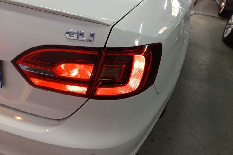 Used Volkswagen Sagitar 2013 2.0 TSI GLI
