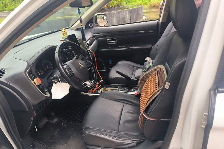 Used Mitsubishi Outlander 2018 2.0L Two-Wheel Drive Glory Edition 5 Seats
