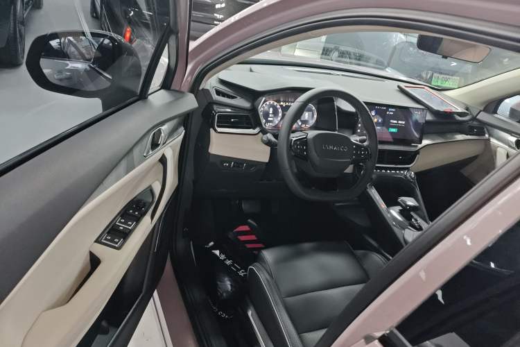 Used Lynk & Co 06 EM-P 2023 1.5T Remix PHEV Shero
