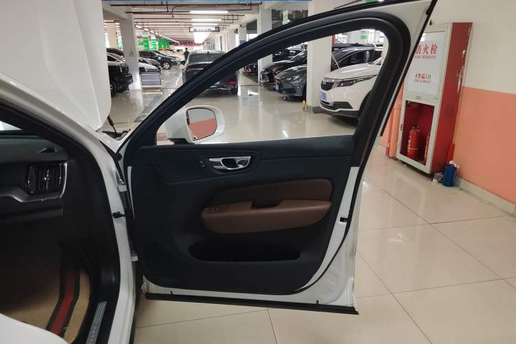 Used Volvo XC60 2024 B5 4x4 Smart Luxury Edition
