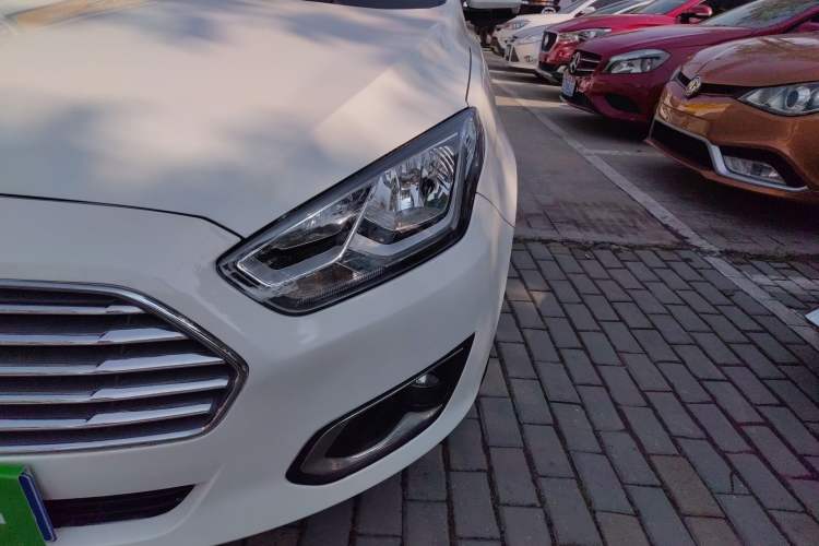 Used Ford Escort 2015 1.5L Manual Comfort Model
