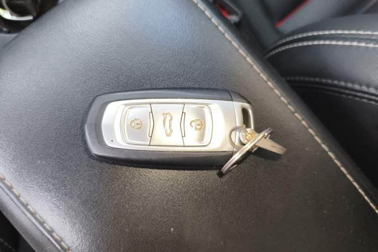 Used Geely Auto Emgrand X7 Sport 2018 1.8TD Automatic Two-Wheel Drive Smart Connect 4G Internet Edition
