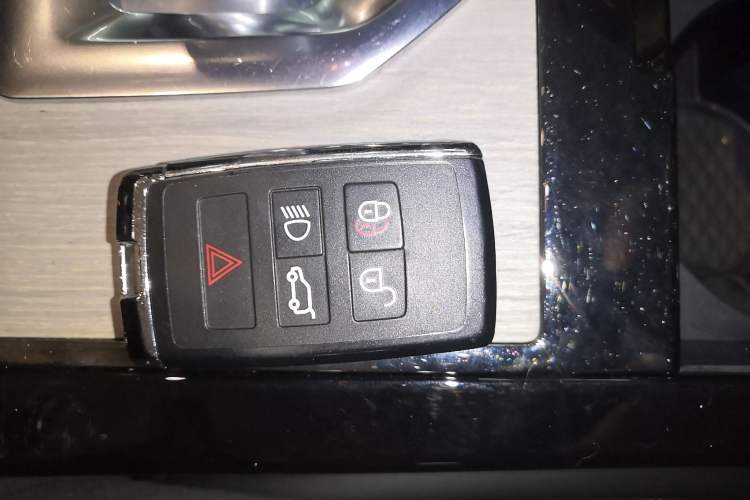 Used Land Rover Range Rover Evoque New Energy 2022 Aurora L P300e Plug-in Hybrid Electric Version