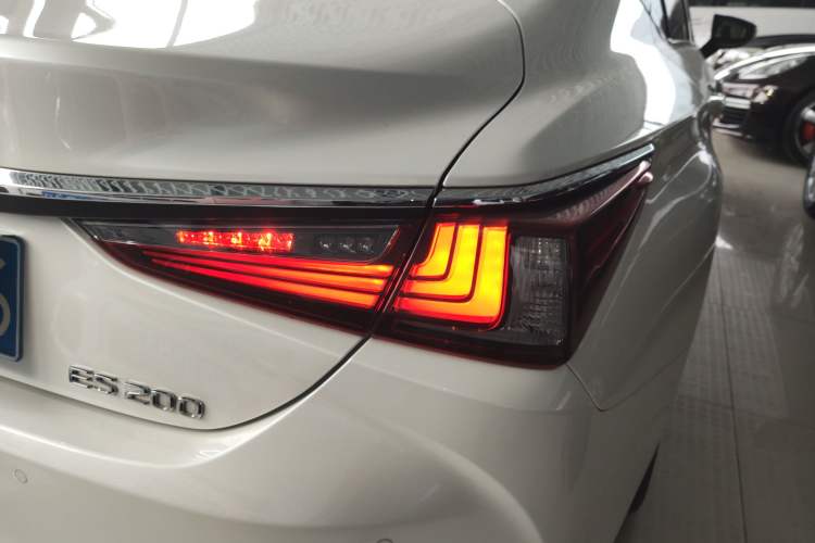 Used Lexus ES 2023 200 Excellence Edition