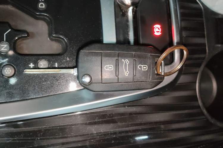 Used Peugeot 3008 2015 2.0L Automatic Classic Edition