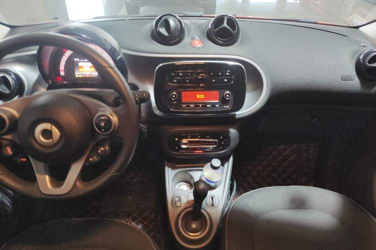 Used  forfour 2016 1.0L 52 kW Passion Edition
