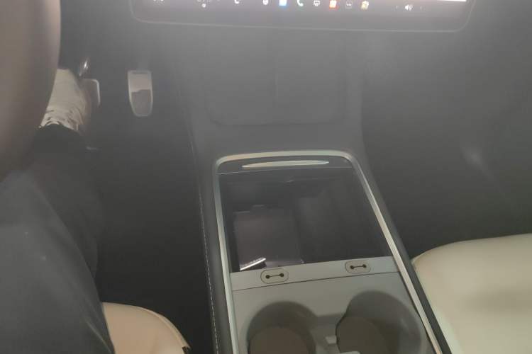 Used Tesla Model Y 2022 Long-Range All-Wheel-Drive Version