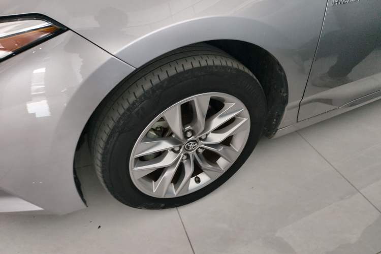 Used Toyota Avalon 2019 Dual-Engine 2.5L Luxury Edition China VI Standard
