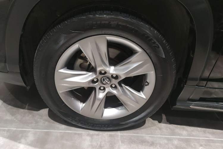 Used Toyota Highlander 2018 2.0T Four-Wheel Drive Luxury Version 7 Seats China VI Standard
